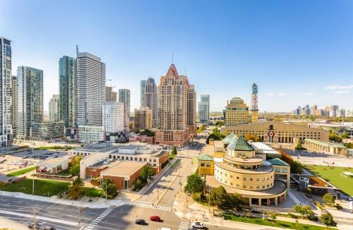 Downtown Mississauga Apartment | Luxe 3BR 2 Bath Condo Steps from Square one Mall