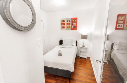 Downtown Mississauga Apartment | Luxe 3BR 2 Bath Condo Steps from Square one Mall