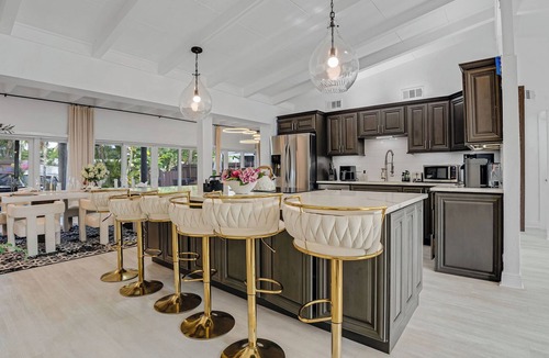 Lauderdale Isles House | Luxe 3BR/3BA Waterfront Retreat Heated Pool Oasis