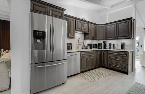 Lauderdale Isles House | Luxe 3BR/3BA Waterfront Retreat Heated Pool Oasis