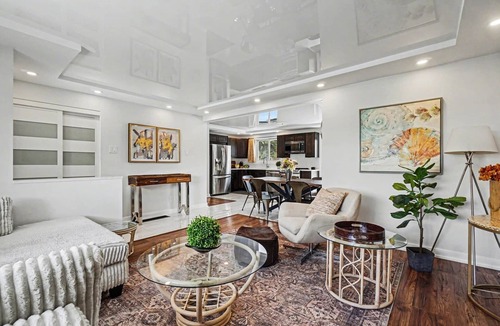 Ottawa Division House | Luxe 3BR Home With Pool, Parking And 3-Hole Green