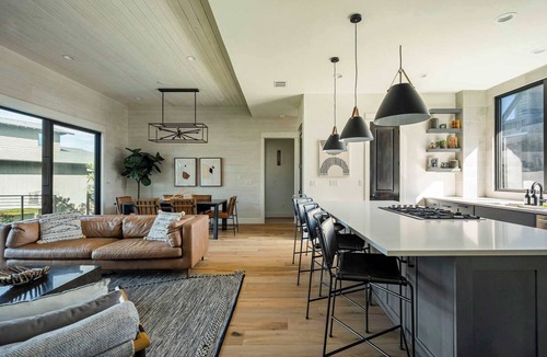Spicewood House | Luxe 3BR Lake Escape | BBQ | Firepit | Pickleball