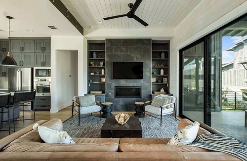 Spicewood House | Luxe 3BR Lake Escape | BBQ | Firepit | Pickleball