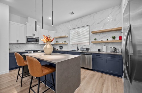 South Central Houston House | Luxe 3BR Midtown + Private Jacuzzi