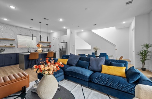 South Central Houston House | Luxe 3BR Midtown + Private Jacuzzi