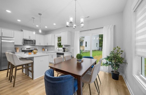 Durham House | Luxe 3BR Min to Duke, Downtown, Hospitals, NCCU & DPAC Firepit & Sleeps 6