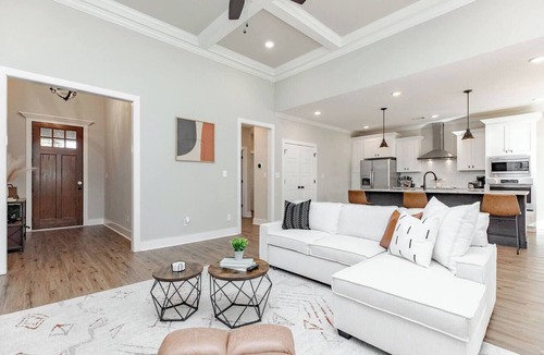 Kathleen House | Luxe 3BR | Sleeps 10 | Pet Friendly