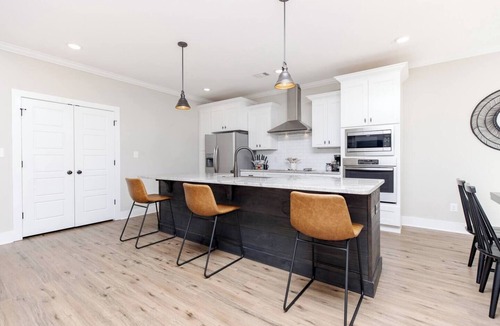 Kathleen House | Luxe 3BR | Sleeps 10 | Pet Friendly