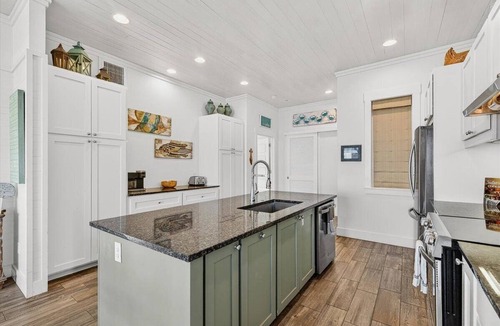 Cinnamon Shore Condo | Luxe 3rd-Fl Corner Condo w/Bird's-Eye View of Cinnamon Shore Town Center!