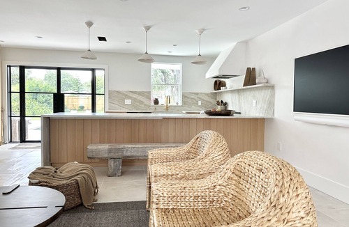 Downtown House | LUXE 4 BED SALTWATER POOL