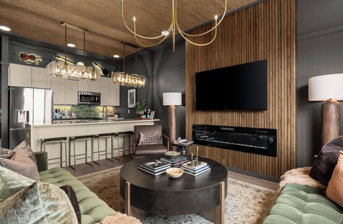 Talbot's Corner House | Luxe 4 Bedrm Private Rooftop, Downtown Views Hot Tub, Unique Entertainment Room