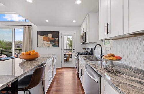 Govalle House | Luxe 4BR Austin Home | Balcony & Private Deck