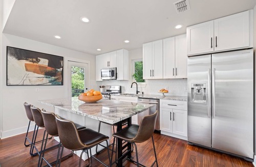 Govalle House | Luxe 4BR Austin Home | Balcony & Private Deck