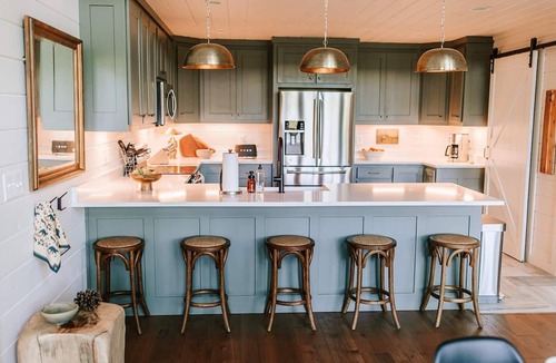 Cherry Log Cabin | Luxe 4BR Designer Cabin Hot Tub Views Fire