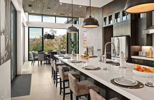 Sedona House | Luxe 4BR Entertainment Hub w/Infinity Pool & Spa
