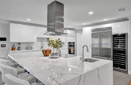 Fort Lauderdale Villa | Luxe 4BR Waterfront w Htd Pool 5min to Beach