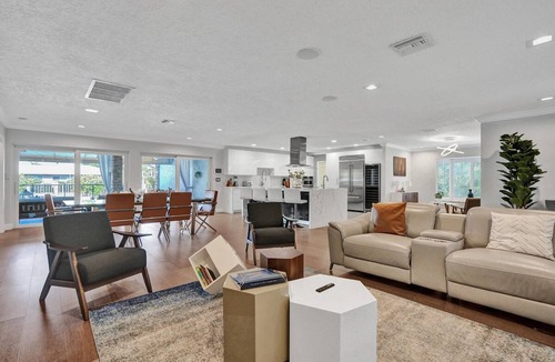Fort Lauderdale Villa | Luxe 4BR Waterfront w Htd Pool 5min to Beach