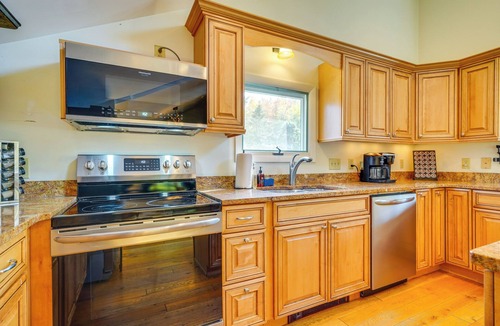 Jamaica House | Luxe 5,000 Sq Ft Retreat: 5 Mi to Stratton Resort