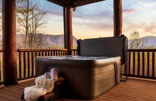Pittman Center Cabin | Luxe 5* Retreat~MayDeals~GmRm~PS5~FirePit~HotTub