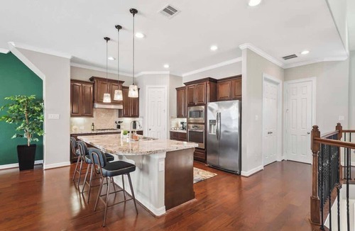 Spring Shadows Condo | Luxe 5BDR Retreat Gated, Fire Pit, BBQ, Wi-fi