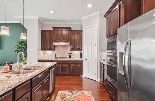 Spring Shadows Condo | Luxe 5BDR Retreat Gated, Fire Pit, BBQ, Wi-fi