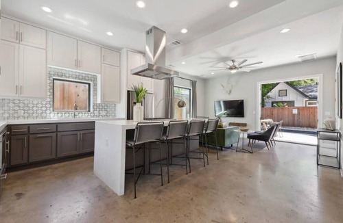 Govalle House | Luxe 5BR East Austin Home | Private Pool & Balcony