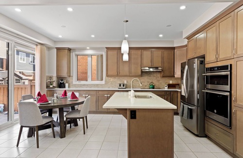 Milton House | Luxe 6 Bed Home Lion Safari Ping Pong Falls