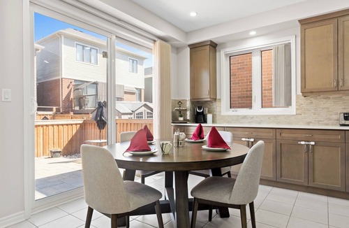 Milton House | Luxe 6 Bed Home | Lion Safari | Ping Pong | Fallsn