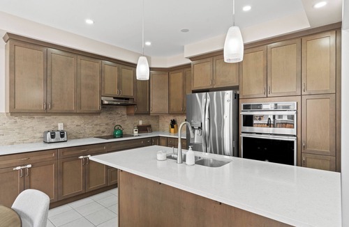 Milton House | Luxe 6 Bed Home | Lion Safari | Ping Pong | Fallsn