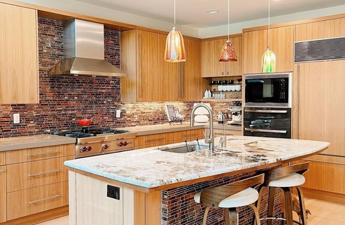 Golden Triangle House | Luxe 6 floors w parking! Walk to museums, Convention Center, shops & cafes.
