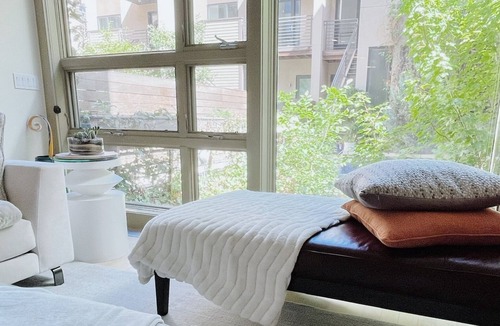 Golden Triangle House | Luxe 6 floors w parking! Walk to museums, Convention Center, shops & cafes.