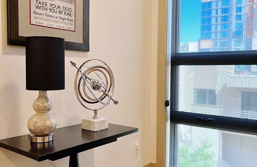 Golden Triangle House | Luxe 6 floors w parking! Walk to museums, Convention Center, shops & cafes.