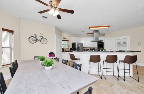 Lake Houston House | Luxe 6BR Lakehouse w/Fishing | Near IAH