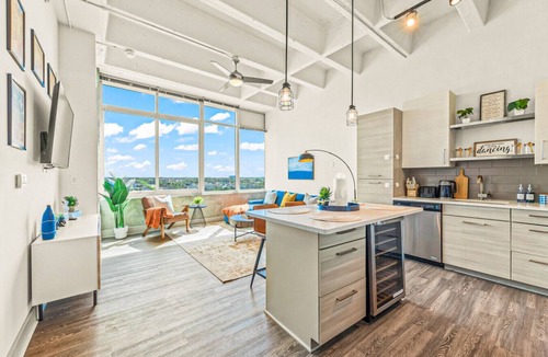 Peachtree Center Apartment | LUXE Altitude 1BR King Bed DT - ATL Views