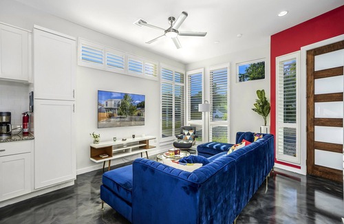 Central East Austin House | Luxe and Modern Central E ATX Getaway