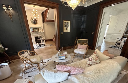 Oak Park House | Luxe and Modern Victorian SFH w/Parking