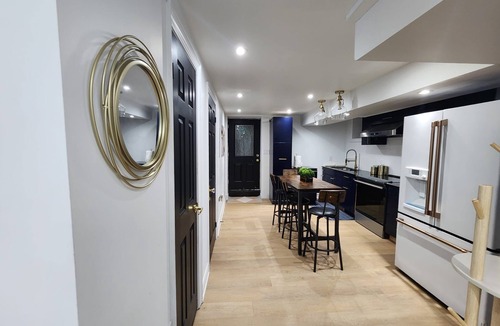 Mount Pleasant House | Luxe Apartment in Caledon