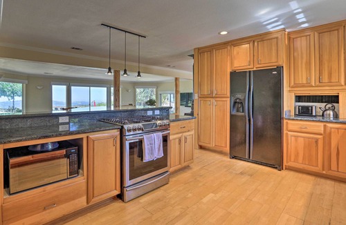 Auburn House | Luxe Auburn Hideaway w/Tennis Court & Views!