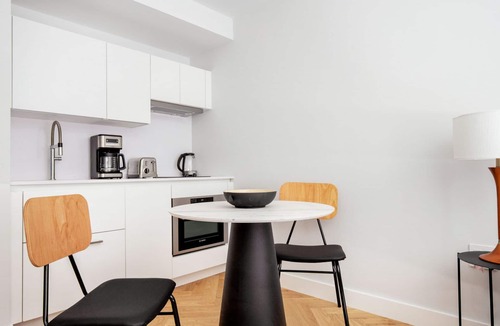 Back Bay East Apartment | Luxe Back Bay Studio w/W/D, close to Bostom Common, by Blueground