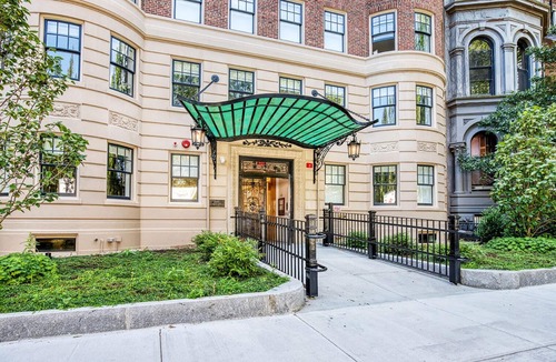 Back Bay East Apartment | Luxe Back Bay Studio w/W/D, close to Bostom Common, by Blueground