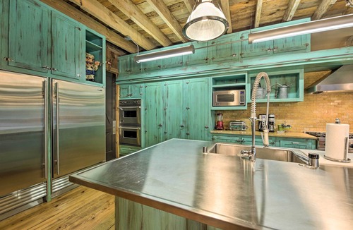 Zenda House | Luxe Barndominium w/Home Gym, Theater, & More!