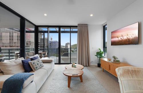 Burleigh Heads Apartment | Luxe Beachfront 2-Bed With Gym Pool & Views