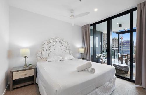Burleigh Heads Apartment | Luxe Beachfront 2-Bed With Gym Pool & Views