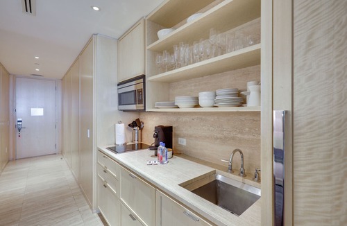 Bal Harbour Condo | Luxe Beachfront Unit w/Pool Access in Bal Harbour