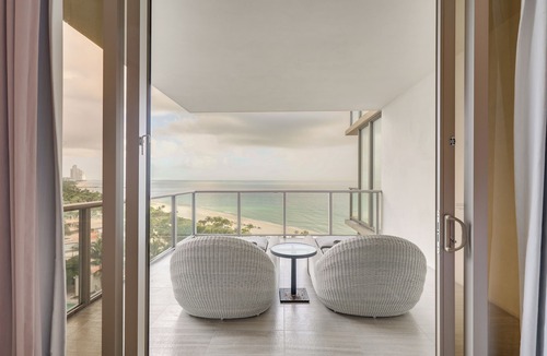 Bal Harbour Condo | Luxe Beachfront Unit w/Pool Access in Bal Harbour