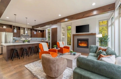 Leschi House | Luxe Beautiful Large Home - Central District