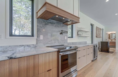 Afton House | Luxe Blue Ridge Retreat w/Hot Tub, EV Charger