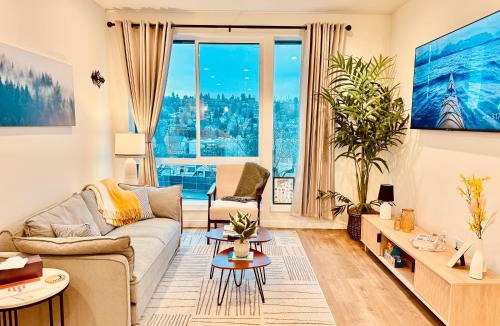 North Queen Anne Apartment | Luxe & Bright Gem - Prime Location, Roof Deck, View