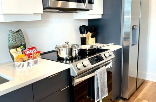 Garden Hills Apartment | Luxe Buckhead Retreat | Free Parking | Walkable