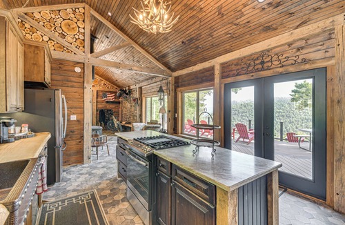 Cameron Cabin | Luxe Cabin Compound 4 Mi to Cameron State Forest!